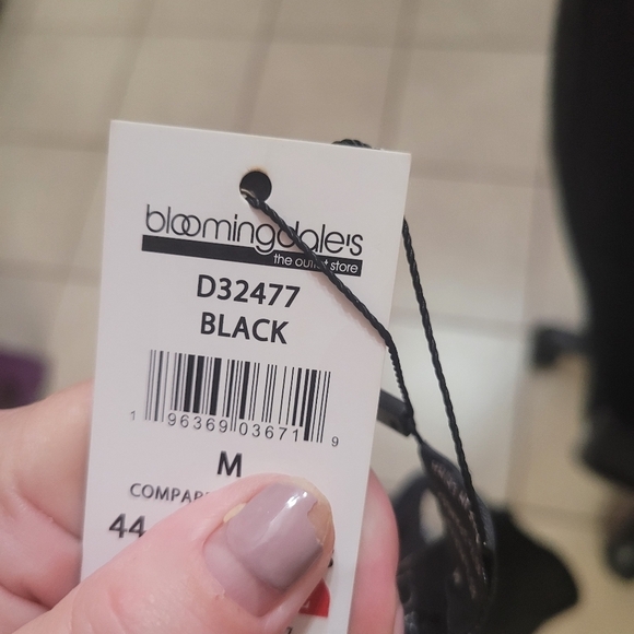 New Bloomingdale's Black & White Sleeveless Pleated Mini Dress Medium - Picture 6 of 6